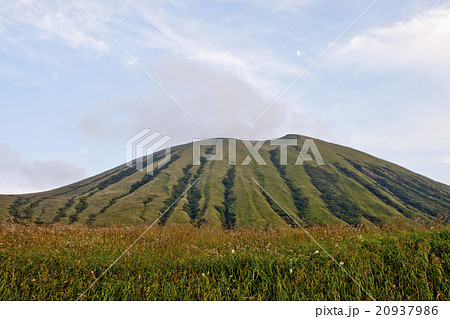 阿蘇パノラマラインから阿蘇山杵島岳を望む 阿蘇パノラマラインから阿蘇山杵島岳を望む 20937986