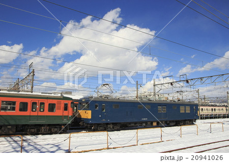 クモヤ145形と湘南色の115系 20941026