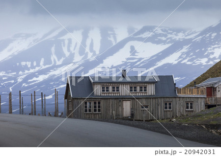 View over Longyearbyen, Svalbard, Norway 20942031