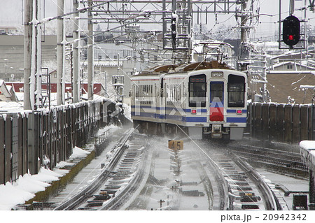 十日町駅の除雪設備と北越急行HK100形 20942342
