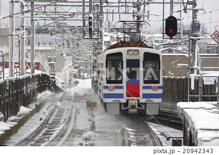 十日町駅の除雪設備と北越急行HK100形 20942343