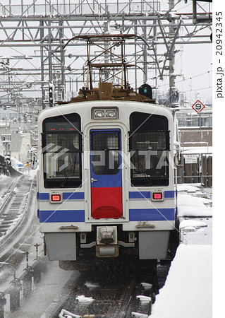 十日町駅の除雪設備と北越急行HK100形 20942345