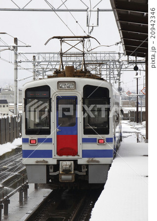 十日町駅の除雪設備と北越急行HK100形 20942346