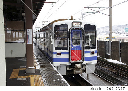 十日町駅の除雪設備と北越急行HK100形 20942347