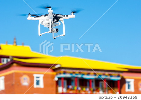 Hovering drone that takes pictures 20943369