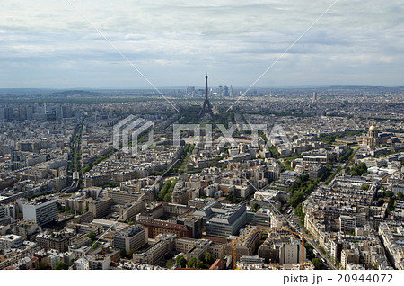 The city skyline at daytime. Paris, France 20944072