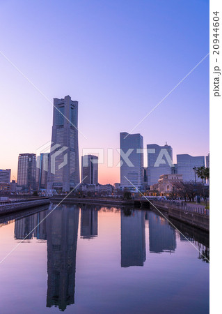 【横浜】みなとみらい・夕暮れ 【横浜】みなとみらい・夕暮れ 20944604