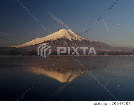 山中湖冬の富士山 山中湖冬の富士山 20947507