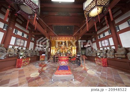 崇福寺大雄宝殿の釈迦如来坐像と十八羅漢 崇福寺大雄宝殿の釈迦如来坐像と十八羅漢 20948522