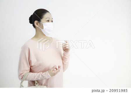花粉症アレルギー対策マスクの女性買い物編 ミドルエイジ 花粉症アレルギー対策マスクの女性買い物編 ミドルエイジ 20951985
