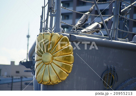 戦艦の写真と菊の紋章 戦艦三笠の菊花紋章の写真素材 [20955213] - PIXTA