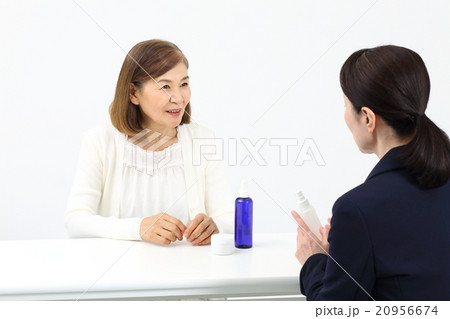 化粧品の販売 20956674