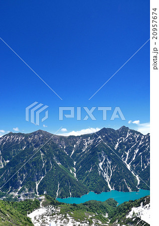 立山黒部アルペンルート 大観峰からの後立山連峰の眺め 立山黒部アルペンルート 大観峰からの後立山連峰の眺め 20957674