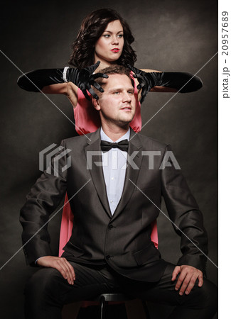 Woman in control of man 20957689