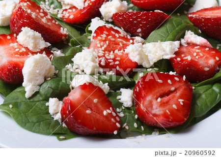 Tasty salad of strawberries, spinach, goat cheese 20960592
