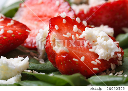 Strawberry and goat cheese in vitamin salad Strawberry and goat cheese in vitamin salad 20960596
