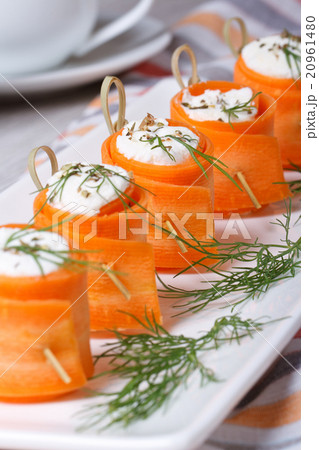 carrot rolls stuffed with soft cheese and dill 20961480