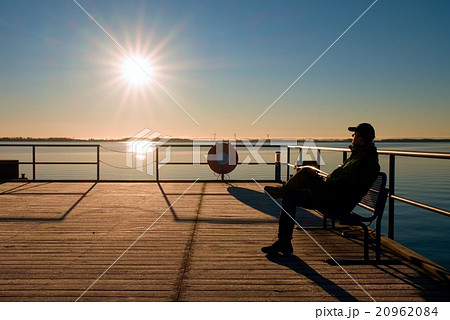 Man on bench on wharf construction, smooth level Man on bench on wharf construction, smooth level 20962084