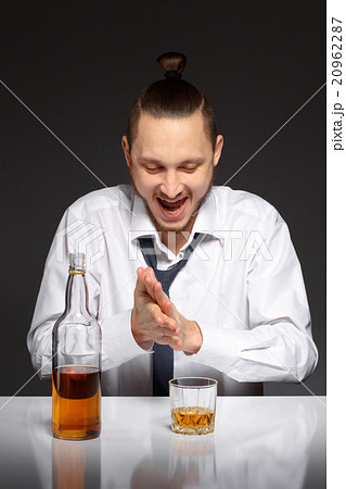 Alcohol dependence in men Alcohol dependence in men 20962287