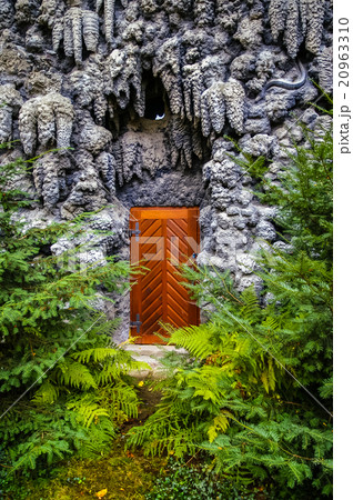 Door in wall in Wallenstein Palace Garden Door in wall in Wallenstein Palace Garden 20963310