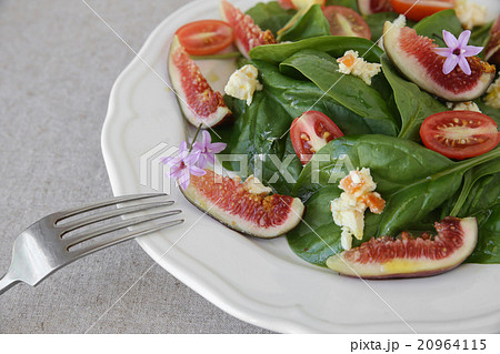 Go Green, Fig, Spinach and cheese salad 20964115
