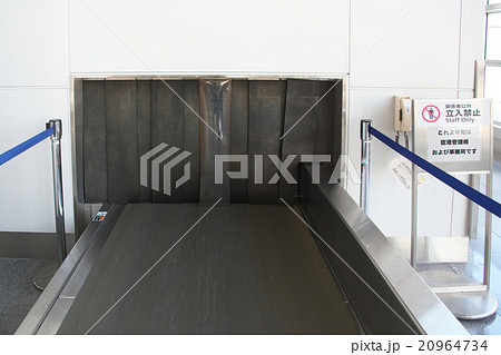 空港の手荷物コンベア 20964734
