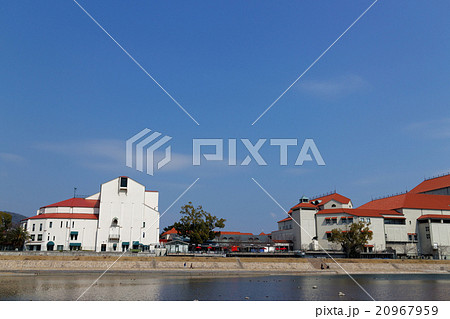 宝塚大劇場と武庫川 20967959