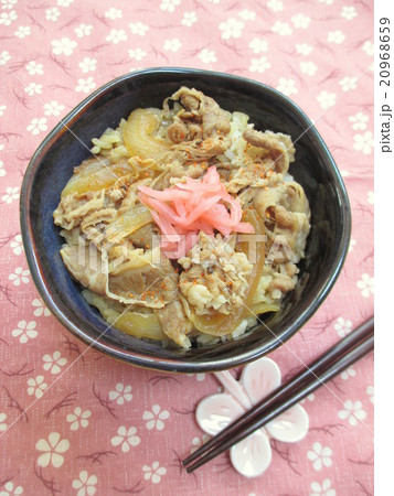 七味唐辛子をかけた牛丼 20968659
