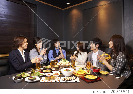 飲み会 20972971