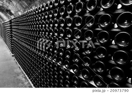 Bottle of champagne Bottle of champagne 20973790