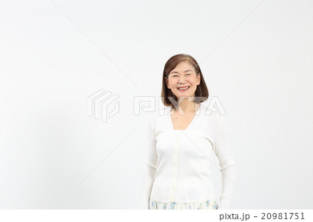 笑顔のシニア女性 20981751