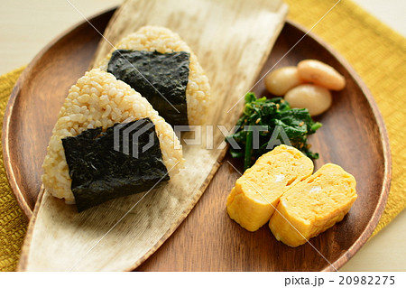 玄米おにぎり 玄米おにぎり 20982275