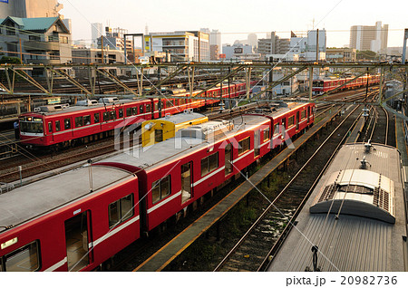 京急電車の車両基地の写真素材 9736