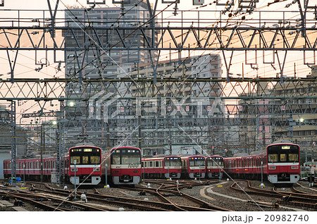 京急電車の車両基地に並ぶ電車たちの写真素材 9740