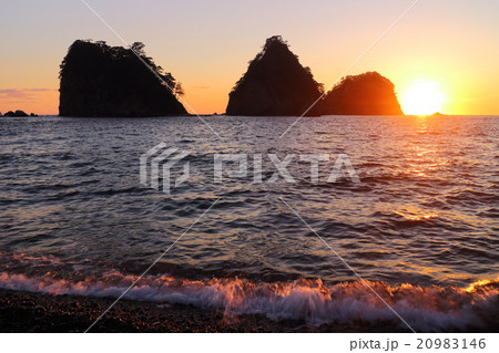 伊豆三四郎島の夕映え 20983146