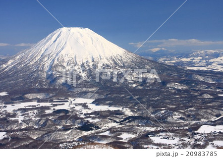 ニセコアンヌプリから見る雪の羊蹄山の写真素材 9785