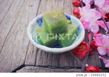 Matcha mochi japanese dessert Matcha mochi japanese dessert 20993252