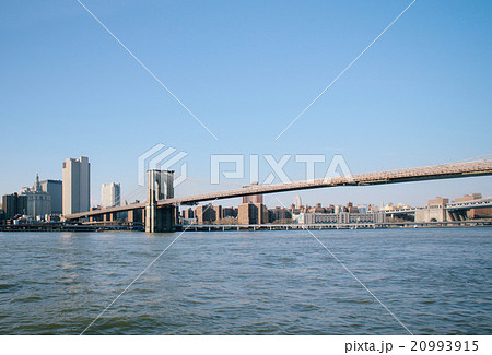 Brooklyn bridge at New York with beautiful sky. 20993915