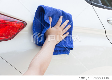 Woman cleaning car using microfiber cloth Woman cleaning car using microfiber cloth 20994130