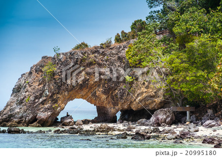 Nature stone arch at Ko Khai island,Lipe, Thailand Nature stone arch at Ko Khai island,Lipe, Thailand 20995180