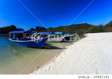 Boats at Tanjung Rhu Beach in Langkawi, Malaysia 20995191