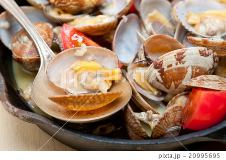fresh clams on an iron skillet 20995695