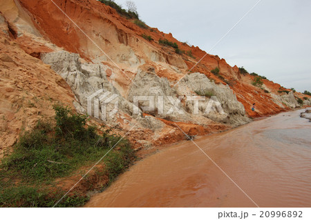 Red River is formed by the smearing of red sand 20996892