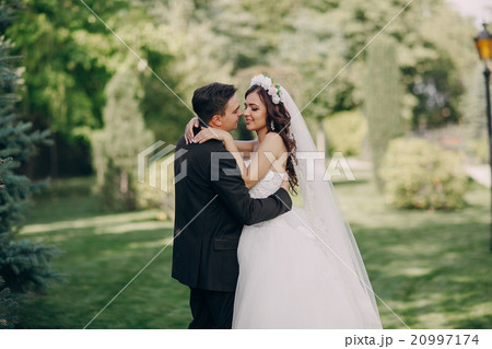 magical festive wedding day 20997174