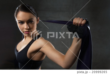 woman with expander exercising in gym 20999265