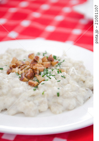 Slovak food:halusky with bryndza cheese,gnocchi 21001107