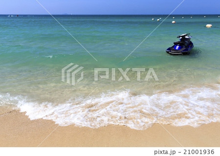 タイのビーチとジェットスキー 21001936