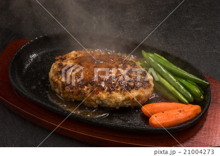 普通のハンバーグステーキ Common hamburger steak 普通のハンバーグステーキ Common hamburger steak 21004273