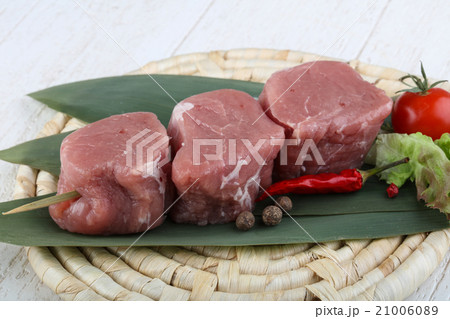 Raw pork fillet mignon Raw pork fillet mignon 21006089