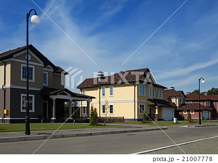 idyllic neighborhood in America 21007778